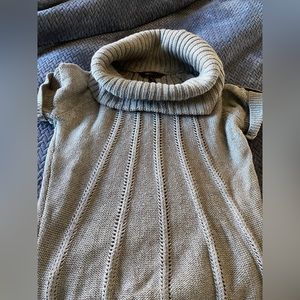 BCBGMAXAZRIA Gray Cowl Neck XS/S Sweater Short Sleeve knit sweater.